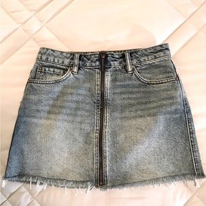 We The Free denim mini skirt. Size S (25)